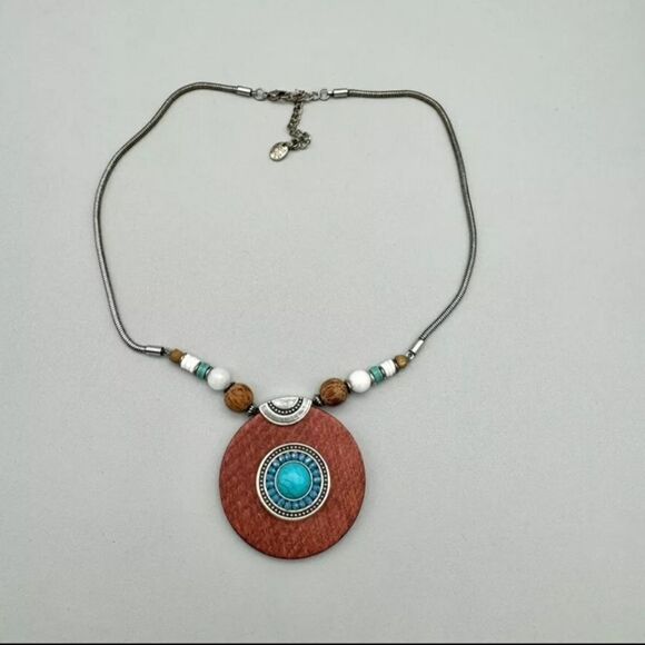Necklace Southwest Turquoise Blue Beads Wood Pendant Silver Tone 18 Inch - Picture 2 of 8